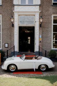 Trouwauto bij entree Havixhorst