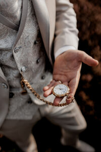 persoonlijke accessoires voor het pak van de bruidegom